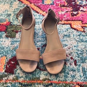 Eileen Fisher tan size 6.5 wedge sandal